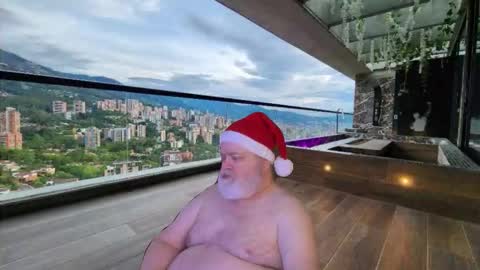 Snapshot of bear4muscle chatting on December 21, 8:49 pm Dookie online show from December 21, 8:49 pm