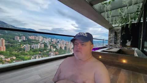 Snapshot of bear4muscle chatting on January 14, 1:44 am Dookie online show from January 14, 1:44 am