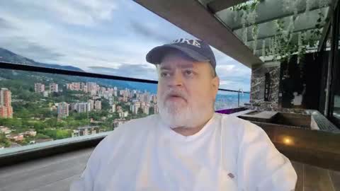 Snapshot of bear4muscle chatting on February 8, 6:33 pm Dookie online show from February 8, 6:33 pm