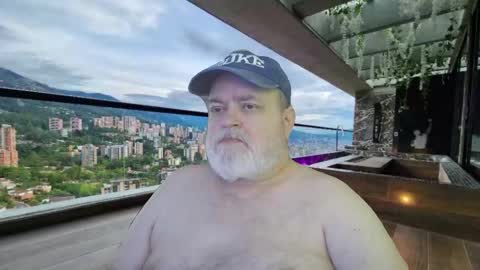 Snapshot of bear4muscle chatting on February 22, 10:52 pm Dookie online show from February 22, 10:52 pm