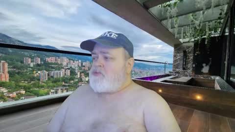 Snapshot of bear4muscle chatting on March 7, 10:40 pm Dookie online show from March 7, 10:40 pm