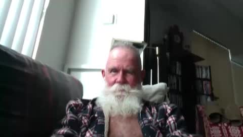 beardbushy online show from October 27, 4:11 pm