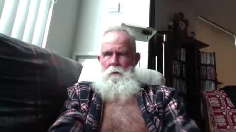 beardbushy online show from November 25, 4:40 pm