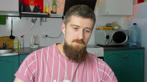 Snapshot of bearded_legend chatting on January 10, 7:54 pm Zeus online show from January 10, 7:54 pm