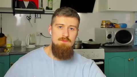 Snapshot of bearded_legend chatting on January 30, 9:14 pm Zeus online show from January 30, 9:14 pm