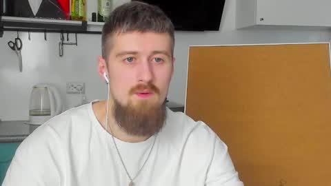 Snapshot of bearded_legend chatting on February 14, 8:26 pm Zeus online show from February 14, 8:26 pm