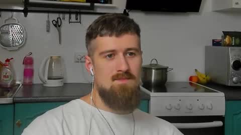 Snapshot of bearded_legend chatting on November 7, 12:21 am Zeus online show from November 7, 12:21 am