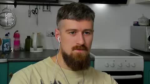 Snapshot of bearded_legend chatting on November 14, 3:05 am Zeus online show from November 14, 3:05 am