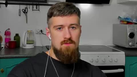 Snapshot of bearded_legend chatting on November 15, 10:15 pm Zeus online show from November 15, 10:15 pm