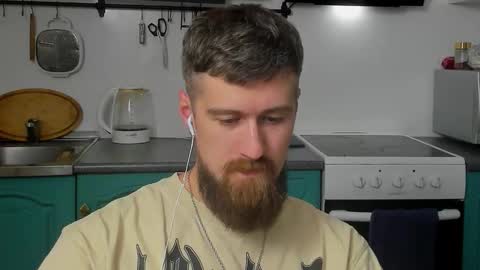 Snapshot of bearded_legend chatting on November 25, 10:43 pm Zeus online show from November 25, 10:43 pm