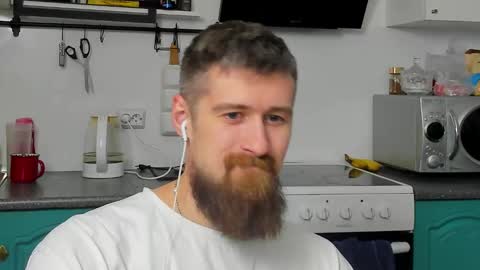 Snapshot of bearded_legend chatting on December 18, 9:43 pm Zeus online show from December 18, 9:43 pm