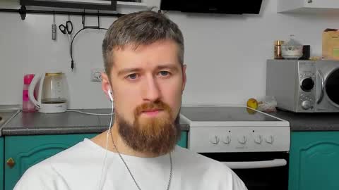 Snapshot of bearded_legend chatting on December 20, 11:01 pm Zeus online show from December 20, 11:01 pm