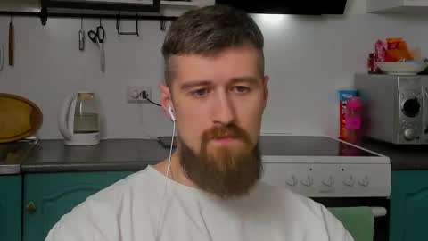 Snapshot of bearded_legend chatting on January 6, 11:51 pm Zeus online show from January 6, 11:51 pm