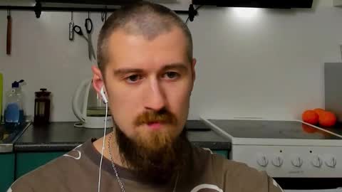 Snapshot of bearded_legend chatting on February 1, 1:15 am Zeus online show from February 1, 1:15 am