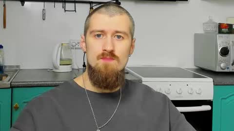 Snapshot of bearded_legend chatting on February 5, 12:59 am Zeus online show from February 5, 12:59 am