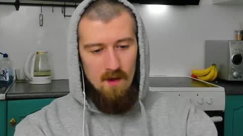 Snapshot of bearded_legend chatting on February 6, 12:37 am Zeus online show from February 6, 12:37 am