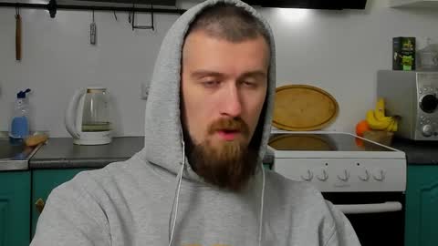 Snapshot of bearded_legend chatting on February 12, 9:10 pm Zeus online show from February 12, 9:10 pm