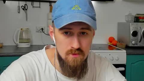 Snapshot of bearded_legend chatting on February 16, 10:06 pm Zeus online show from February 16, 10:06 pm