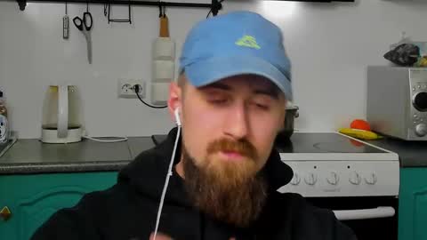 Snapshot of bearded_legend chatting on February 17, 7:42 pm Zeus online show from February 17, 7:42 pm