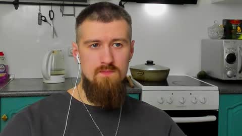 Snapshot of bearded_legend chatting on March 2, 12:24 am Zeus online show from March 2, 12:24 am