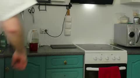 Zeus online show from April 5, 8:50 pm