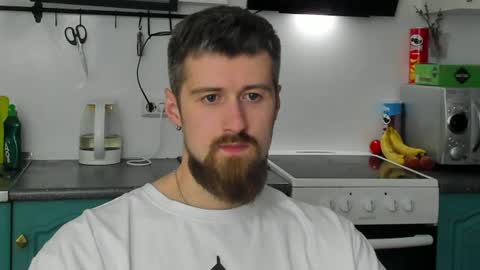 Snapshot of bearded_legend chatting on June 14, 9:50 pm Zeus online show from June 14, 9:50 pm