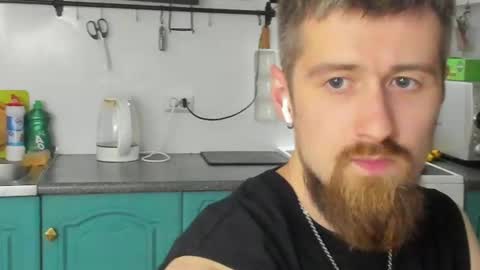 Snapshot of bearded_legend chatting on June 16, 9:50 pm Zeus online show from June 16, 9:50 pm