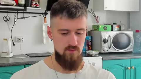 Snapshot of bearded_legend chatting on July 5, 10:00 am Zeus online show from July 5, 10:00 am