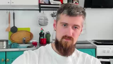 Snapshot of bearded_legend chatting on July 22, 4:37 am Zeus online show from July 22, 4:37 am