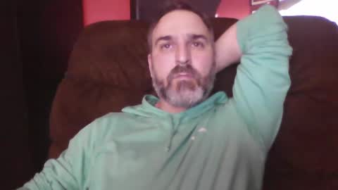 Snapshot of beardedambition chatting on March 7, 4:46 am beardedambition online show from March 7, 4:46 am