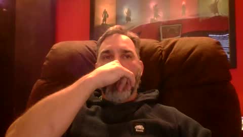 Snapshot of beardedambition chatting on October 10, 6:29 pm beardedambition online show from October 10, 6:29 pm