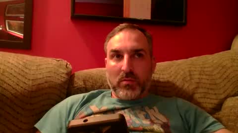 Snapshot of beardedambition chatting on June 11, 12:43 am beardedambition online show from June 11, 12:43 am