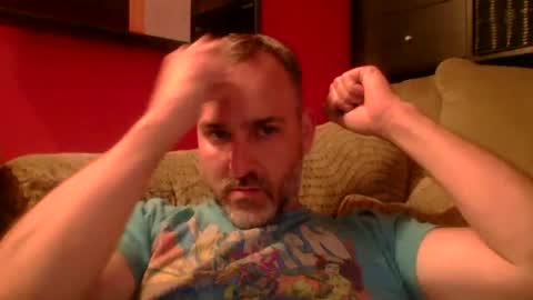Snapshot of beardedambition chatting on July 16, 12:38 am beardedambition online show from July 16, 12:38 am