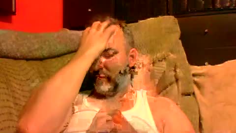 Snapshot of beardedambition chatting on July 30, 11:37 pm beardedambition online show from July 30, 11:37 pm