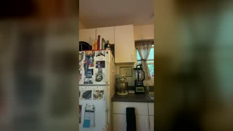 Snapshot of bearmeat4you chatting on August 8, 2:47 am bearmeat4you online show from August 8, 2:47 am