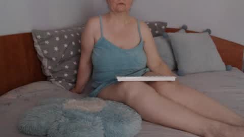 Snapshot of beatrice26 chatting on June 30, 8:37 am beatrice26 online show from June 30, 8:37 am