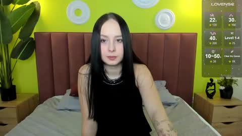 Snapshot of beatricereeves chatting on February 1, 1:23 am Beatrice 3 online show from February 1, 1:23 am
