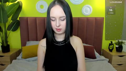 Snapshot of beatricereeves chatting on February 1, 4:24 am Beatrice 3 online show from February 1, 4:24 am