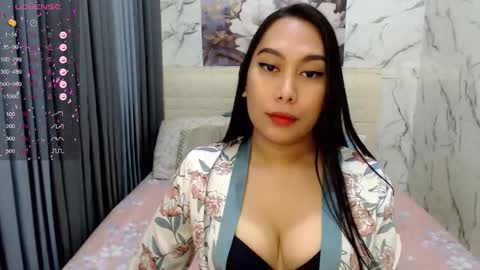 Snapshot of beautiful_woman_in_asia chatting on February 24, 7:56 pm Im Kim and Im Single in real life online show from February 24, 7:56 pm