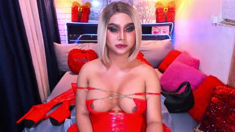 Snapshot of beautifulstrangerts chatting on January 16, 2:30 am Queen Alexa online show from January 16, 2:30 am