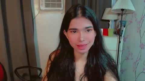 Snapshot of beautifultrixie chatting on February 17, 2:19 am TRIXIE online show from February 17, 2:19 am