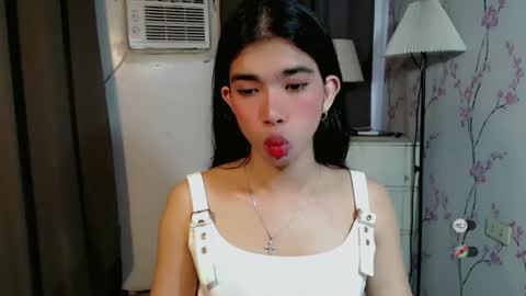 Snapshot of beautifultrixie chatting on March 2, 5:08 am TRIXIE online show from March 2, 5:08 am