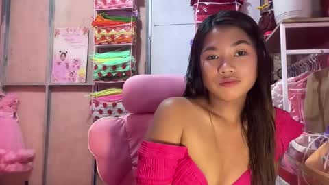 Snapshot of beauty_abby chatting on May 18, 4:07 am beauty_abby online show from May 18, 4:07 am