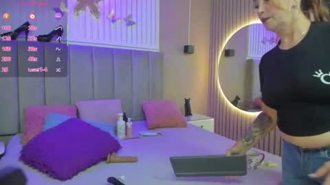 Chantall online show from June 17, 3:31 am