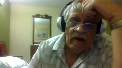 Snapshot of beautytomyeyes chatting on October 9, 12:52 am beautytomyeyes online show from October 9, 12:52 am