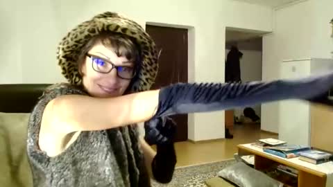 Snapshot of bebacksooon chatting on December 14, 5:36 pm Raluca online show from December 14, 5:36 pm