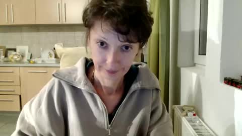 Snapshot of bebacksooon chatting on October 2, 6:48 pm Raluca online show from October 2, 6:48 pm