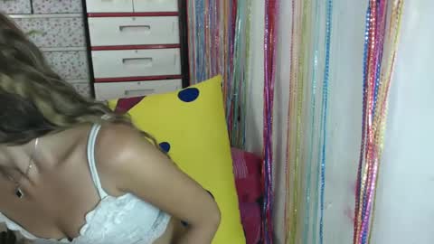 Snapshot of bebelove25 chatting on February 9, 10:32 pm bebelove25 online show from February 9, 10:32 pm