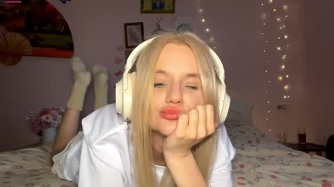 Melissa online show from February 4, 2:34 pm