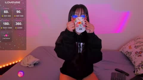 Snapshot of becca_be_ chatting on January 17, 3:12 am Becca is here online show from January 17, 3:12 am